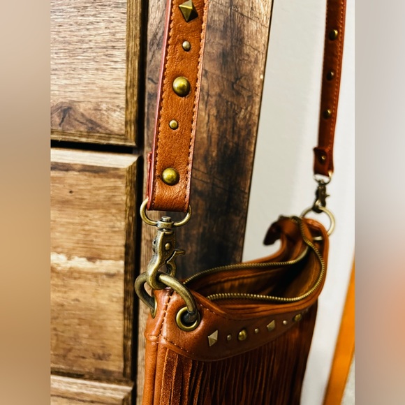 Shyanne Western Fringe Crossbody Purse - Picture 2 of 7